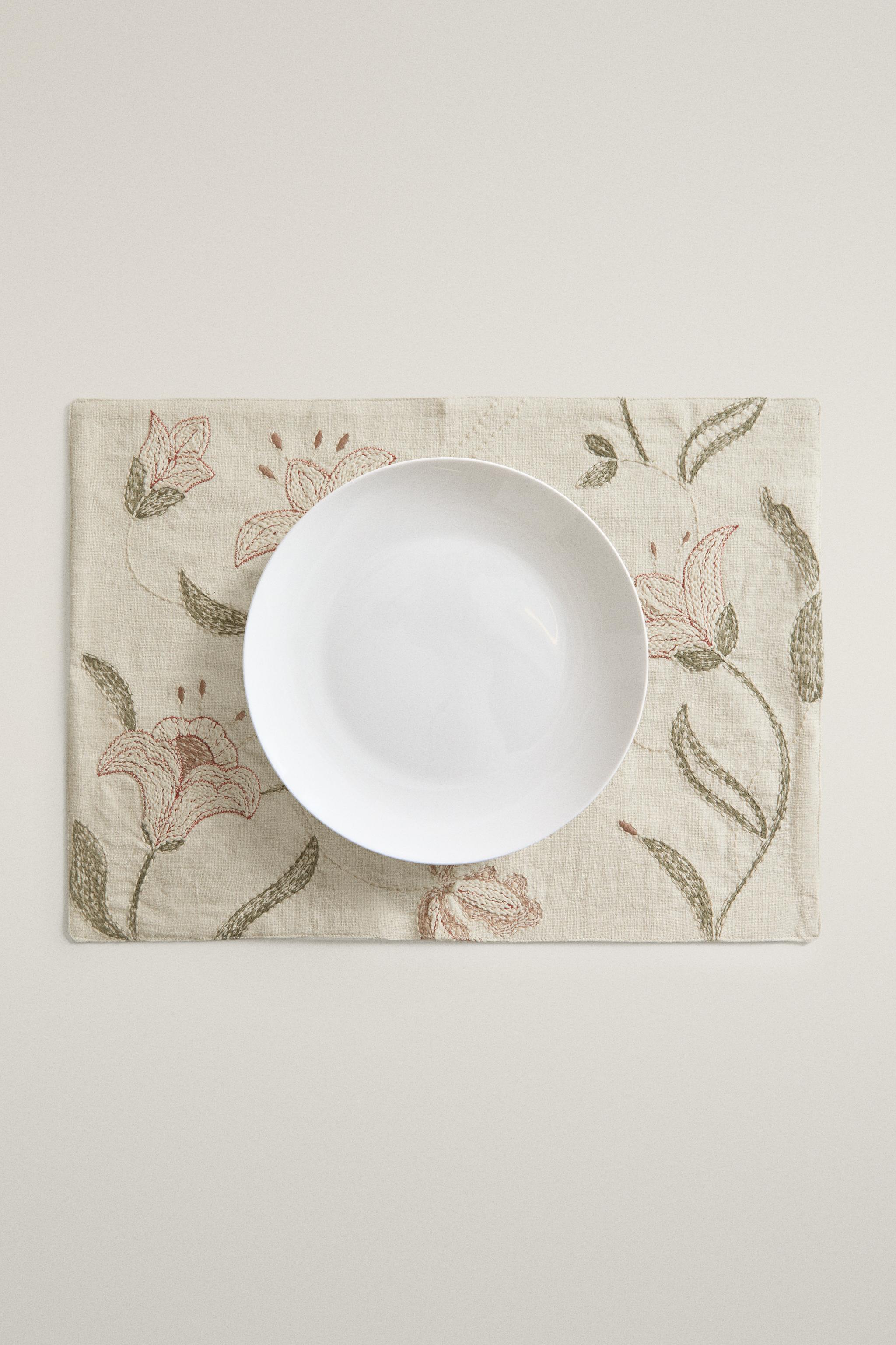 SET DE TABLE FLEURS BRODÉES